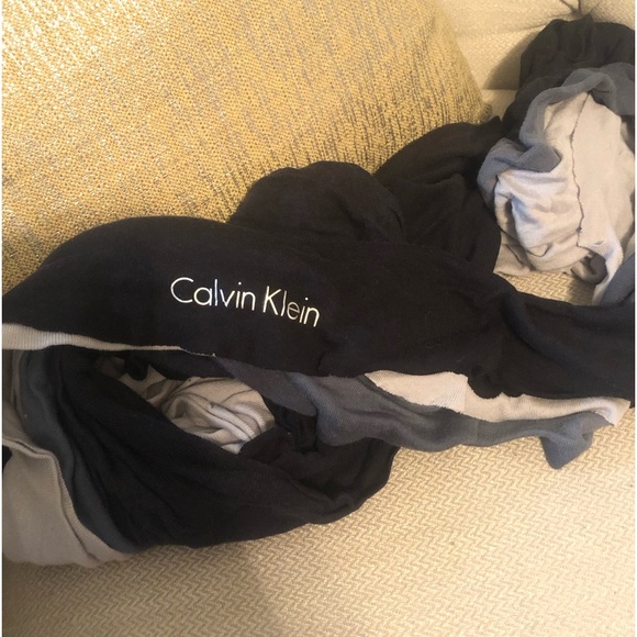 Calvin Klein wrap scarf - Picture 3 of 5
